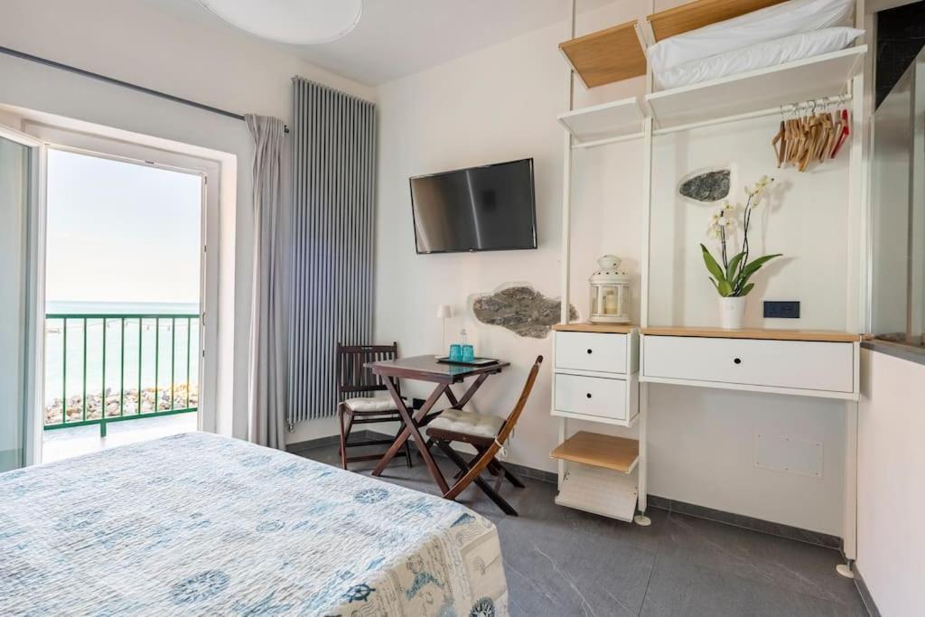 Alberta Rooms มานารอลา ภายนอก รูปภาพ